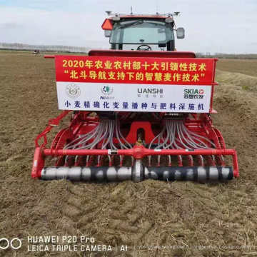 Tull rotatif monté à trois points de tracteur